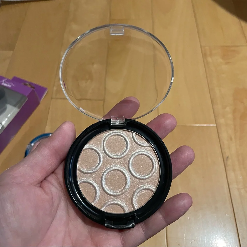 New makeup and brush set
